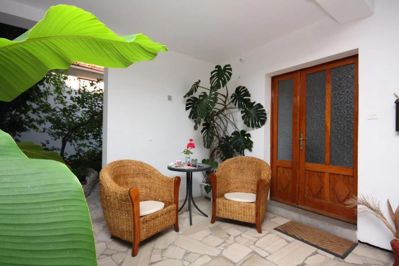 בית הארחה Double Room Banjol 5077A